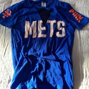 VS pink Mets tee